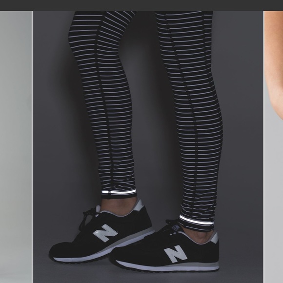 Lululemon Speed Tight ll Black and white striped Leggings Size 4 with pockets - Picture 2 of 6
